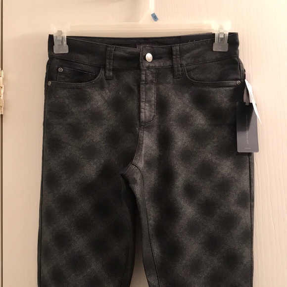 (10) NYDJ Diamond Slimming Skinny Jeans - Picture 5 of 8